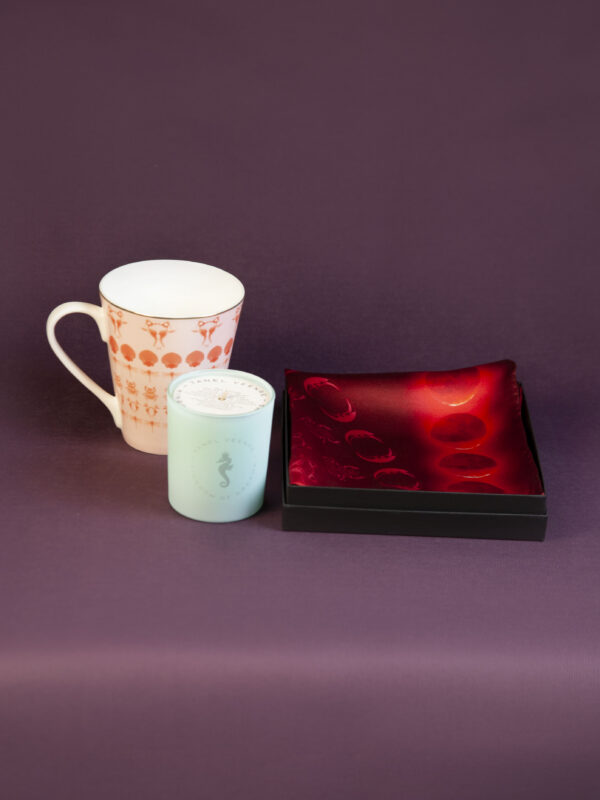 Kingikombo - siidrätik, kruus ja küünal