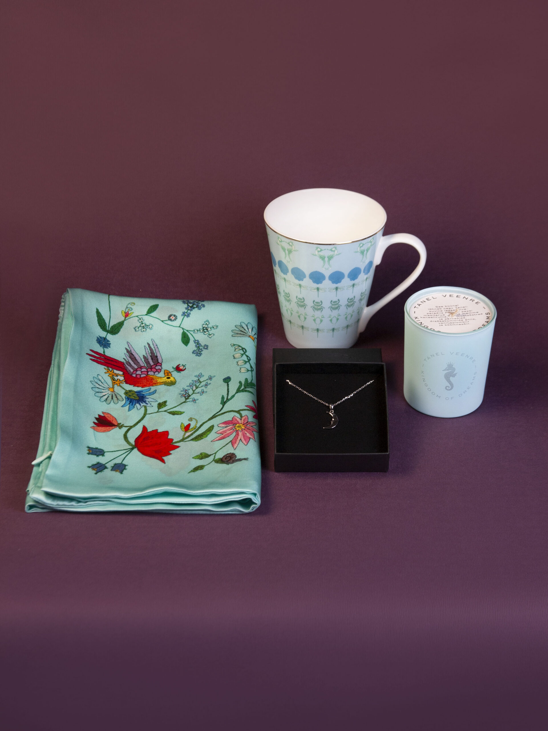 Kingikombo - padjapüür, ripats, kruus ja küünal