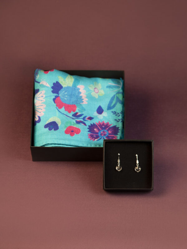 Kingikombo - õlasall ja kõrvarõngad