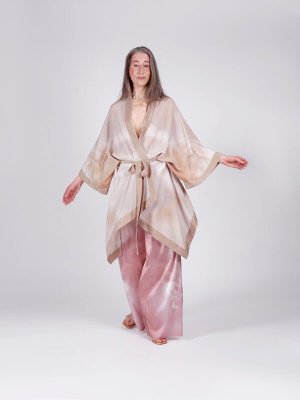 Tæwas siidist lühike kimono