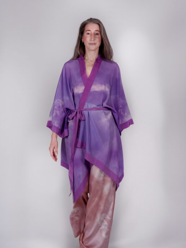 Tæwas siidist lühike kimono