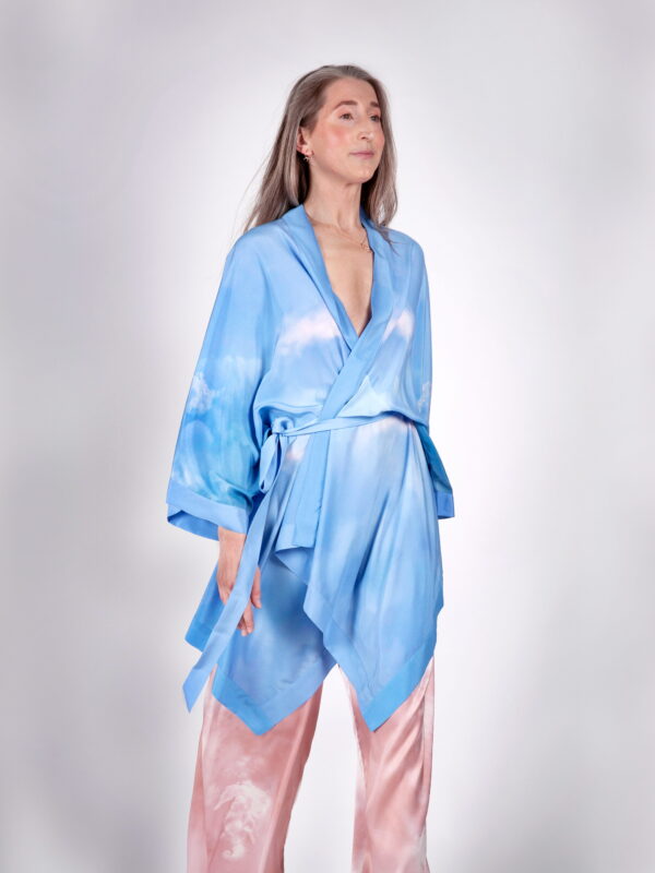 Tæwas siidist lühike kimono